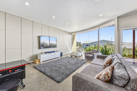 Aloha Waterfront Properties - Holiday Sunshine Coast 6