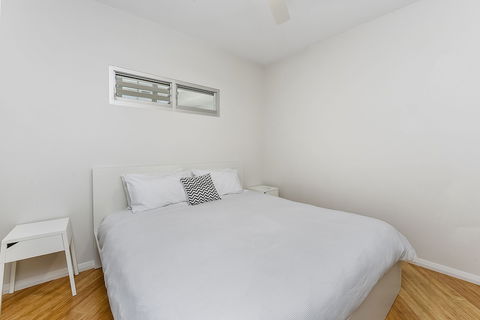 Aloha Waterfront Properties - Holiday Sunshine Coast 4