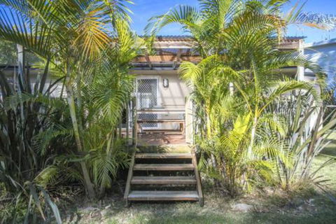MOLLYMOOK BEACH COTTAGE - Holiday Sunshine Coast 5