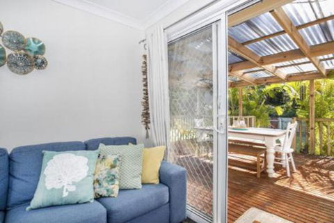 MOLLYMOOK BEACH COTTAGE - Holiday Sunshine Coast 1