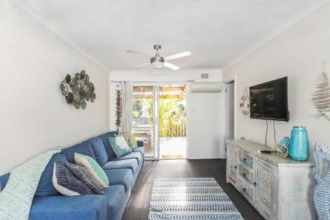 MOLLYMOOK BEACH COTTAGE - Holiday Sunshine Coast 4