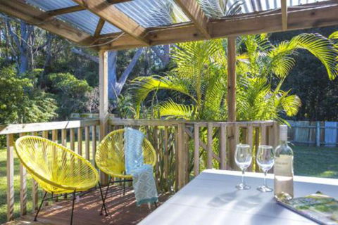 MOLLYMOOK BEACH COTTAGE - Holiday Sunshine Coast 0