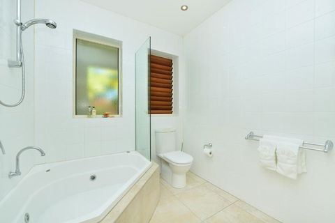 Villa Frangipani - Sunshine Coast Tourism 6