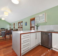 Family Friendly Weatherboard Cottage - Holiday Sunshine Coast