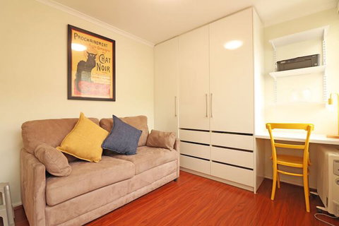 Colour Pop - Rejuvenate Stays - Sunshine Coast Tourism 6