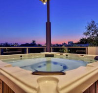 Darwin City Lights Jacuzzi - Sunshine Coast Tourism