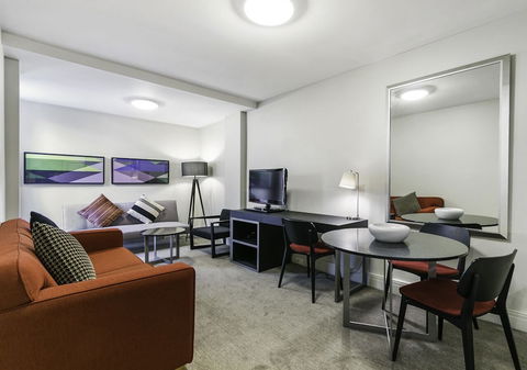 DARLING A Tidy Space In A Great Location - Holiday Sunshine Coast 3