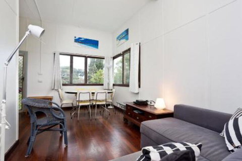 Moore River Beach Shack - Sunshine Coast Tourism 6