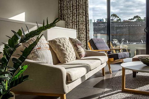 Roomerang At Lakeside Townhouse - Holiday Sunshine Coast 5