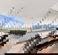 St Kilda Penthouse with Panaromic Bay and City View - Holiday Sunshine Coast