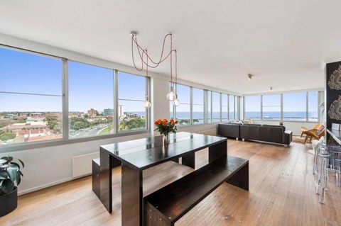 St Kilda Penthouse With Panaromic Bay And City View - Holiday Sunshine Coast 0