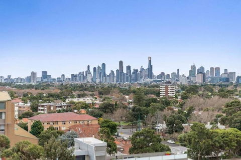 St Kilda Penthouse With Panaromic Bay And City View - Holiday Sunshine Coast 4