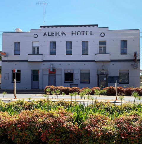 Albion Hotel Motel - Holiday Sunshine Coast 1