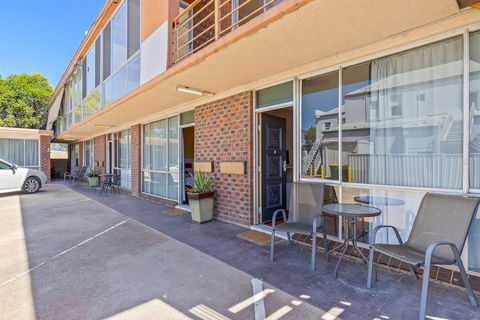 Albion Hotel Motel - Holiday Sunshine Coast 0