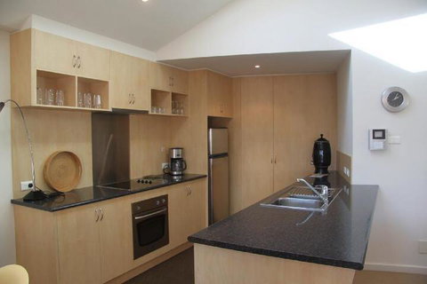 SACKVILLE APARTMENT 1 - Sunshine Coast Tourism 2