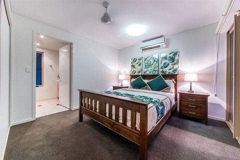 Palm Retreat - Holiday Sunshine Coast 3