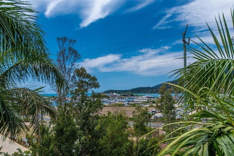 Palm Retreat - Holiday Sunshine Coast 4