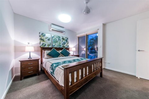 Palm Retreat - Holiday Sunshine Coast 6