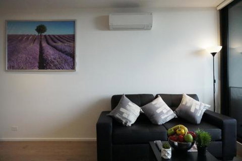 Auzzie Apartments Docklands Melbourne - Sunshine Coast Tourism 4