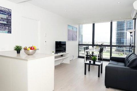 Auzzie Apartments Docklands Melbourne - Sunshine Coast Tourism 1