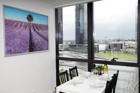 Auzzie Apartments Docklands Melbourne - Sunshine Coast Tourism 3
