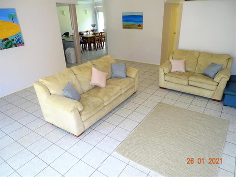 Live Love Laugh Travel Entire 2 Bdrm Villa - Holiday Sunshine Coast 1