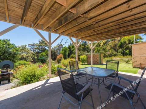 The Accommodation Group â€“ Greens Beach Retreat - Sunshine Coast Tourism 4