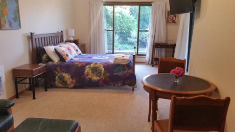 Beezneez B & B - Sunshine Coast Tourism 2