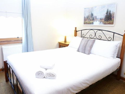 Amara Springs Guest House - Holiday Sunshine Coast 2