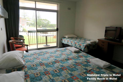 Tathra Hotel & Motel - Sunshine Coast Tourism 1