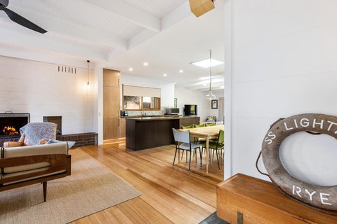 LightningRye - Holiday Sunshine Coast 1