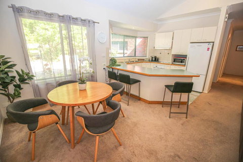 Abenaki - Sunshine Coast Tourism 1