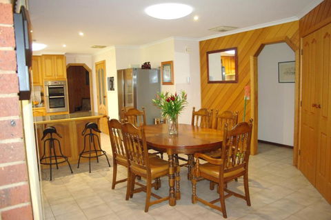 Getawaytoaljon - Sunshine Coast Tourism 1