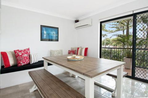 50 Metres To The Beach - Sunshine Coast Tourism 3