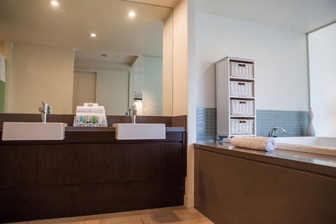 Sea Temple - 131 Luxury Swimout - Sunshine Coast Tourism 6