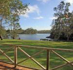Berrara Lagoon Front Chalet - Holiday Sunshine Coast