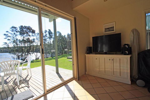 Sea Shell Chalet At Berrara Chalet - Holiday Sunshine Coast 1