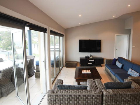 Absolutely Avoca 114a Avoca Drive Avoca Beach - Holiday Sunshine Coast 4