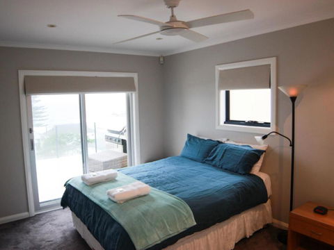 Absolutely Avoca 114a Avoca Drive Avoca Beach - Holiday Sunshine Coast 2