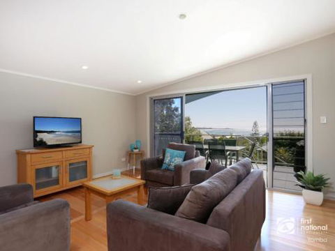 Angourie Blue 1 Great Ocean Views Surfing Beaches - Holiday Sunshine Coast 3