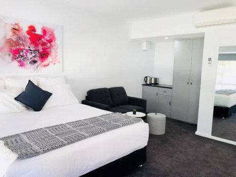 The Avenue Inn - Sunshine Coast Tourism 6