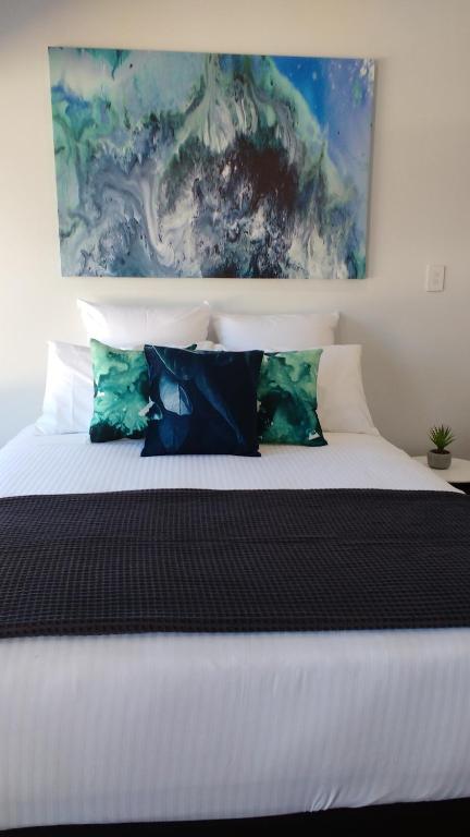 The Avenue Inn - Sunshine Coast Tourism 3