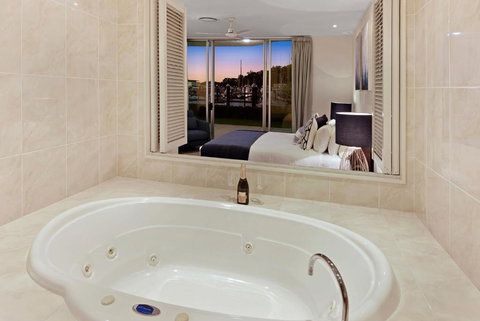 Pavillions On Hamilton Island - Sunshine Coast Tourism 6