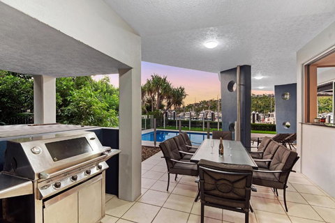 Pavillions On Hamilton Island - Sunshine Coast Tourism 1