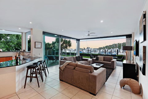 Pavillions On Hamilton Island - Sunshine Coast Tourism 5