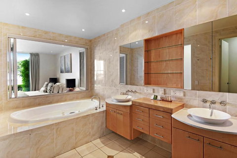 Pavillions On Hamilton Island - Sunshine Coast Tourism 2