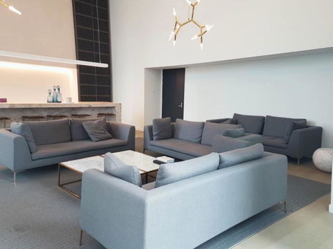 Luxury CBD Pool Gym & Spa - Sunshine Coast Tourism 6