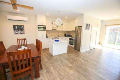 Amber Mist Villa One - Holiday Sunshine Coast 4