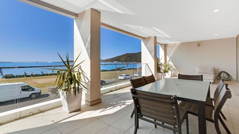 Aura Apartment With Spectacular Views! - Holiday Sunshine Coast 1