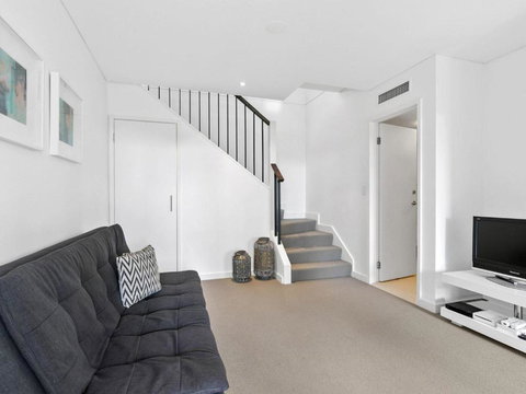 LORNE CHALET APARTMENT 11 Odyssea - Holiday Sunshine Coast 1